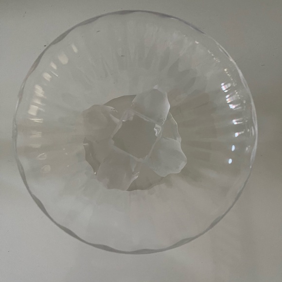 Lalique Crystal Pedestal Bowl with Bird Design 5 1/2” across x 3 3/8” T - Picture 10 of 16